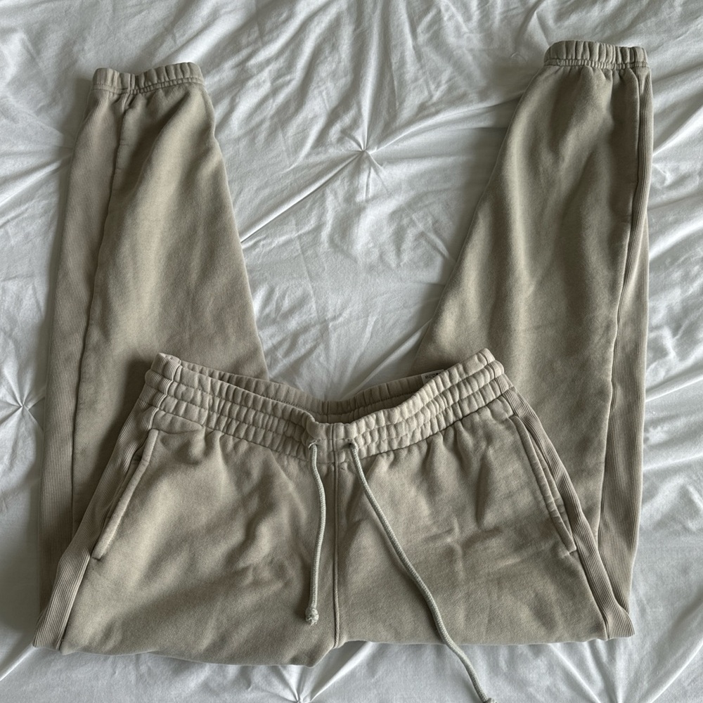 Aritzia sweatpants size small